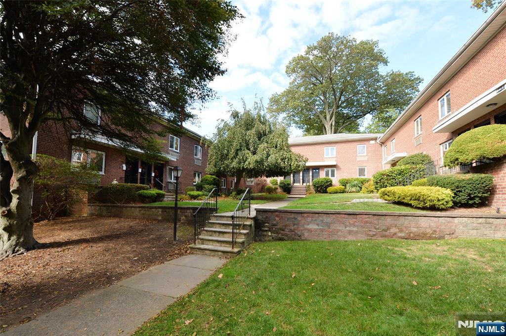 260 Oak Street A3 Property Photo 1