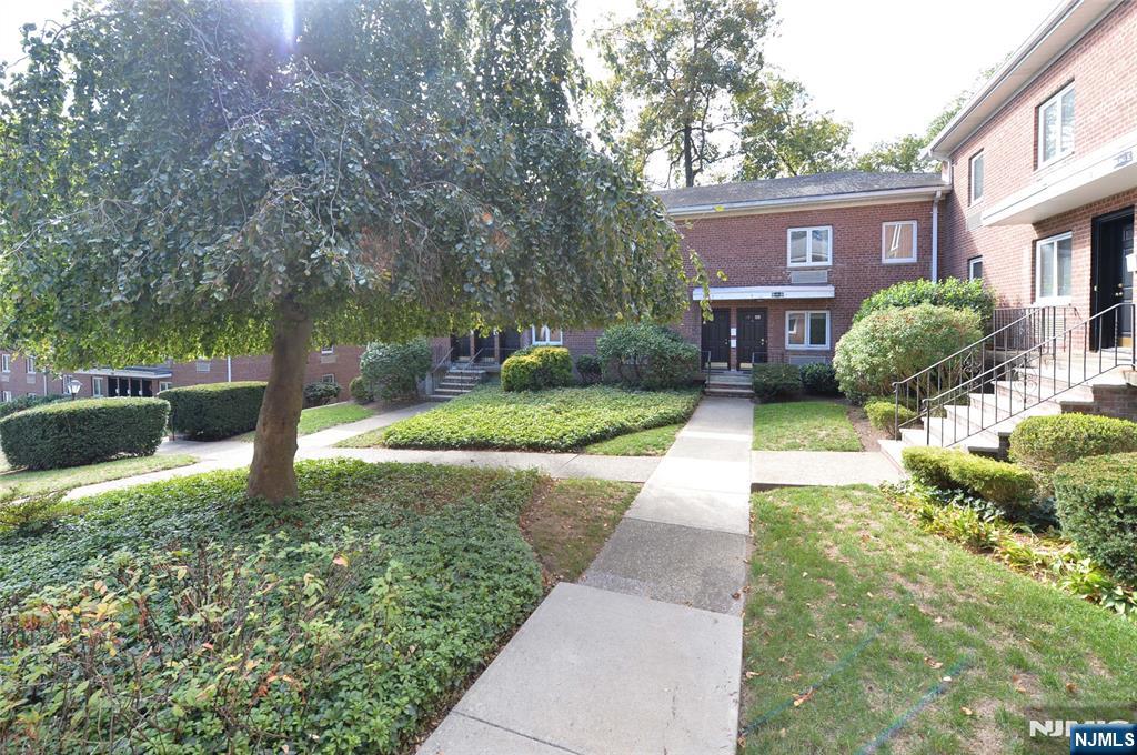 260 Oak Street A3 Property Photo 2