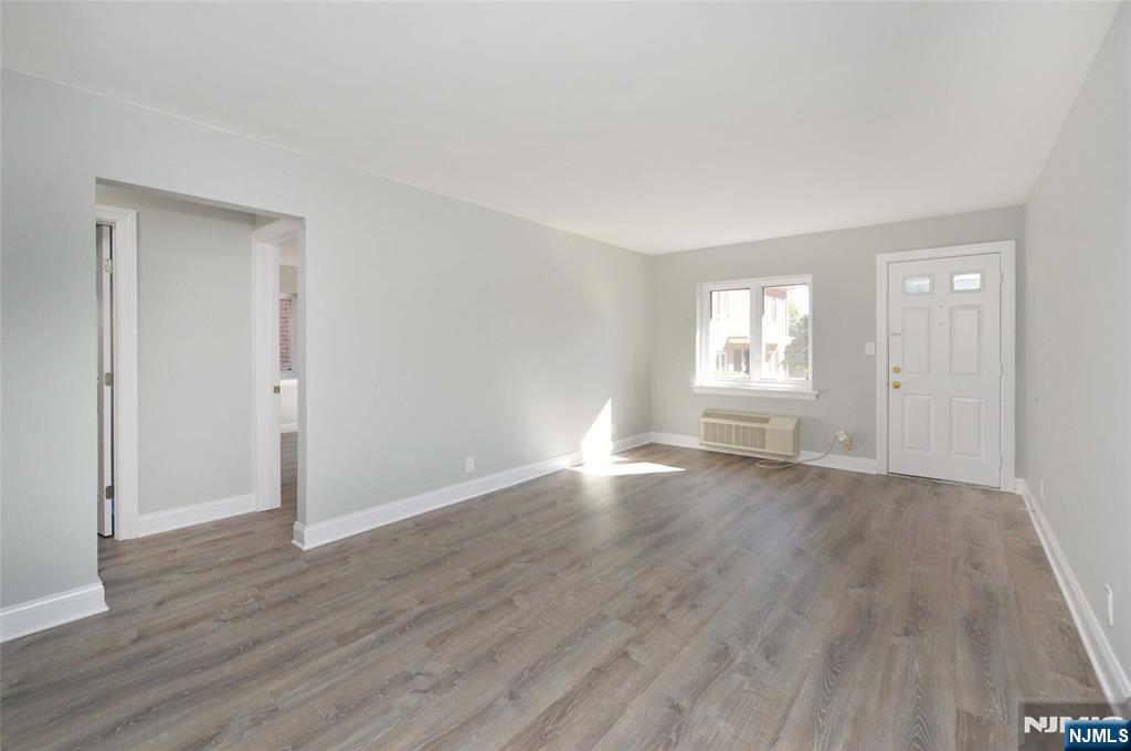 260 Oak Street A3 Property Photo 6