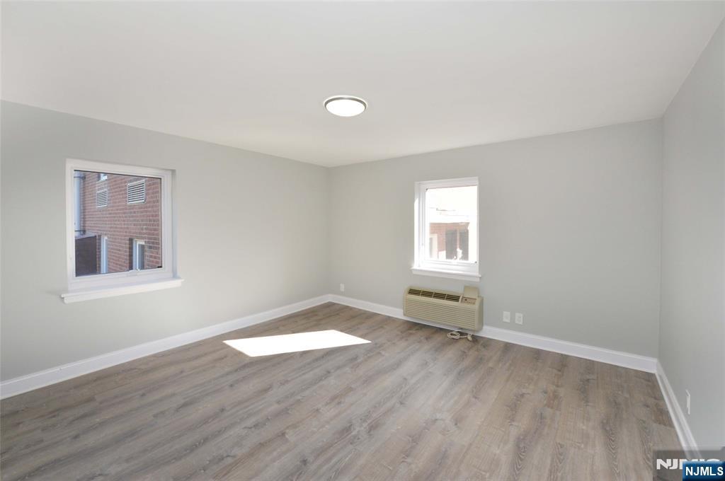 260 Oak Street A3 Property Photo 8