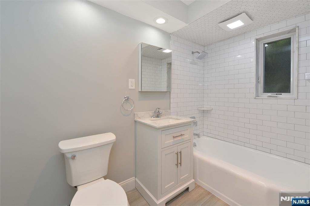260 Oak Street A3 Property Photo 12