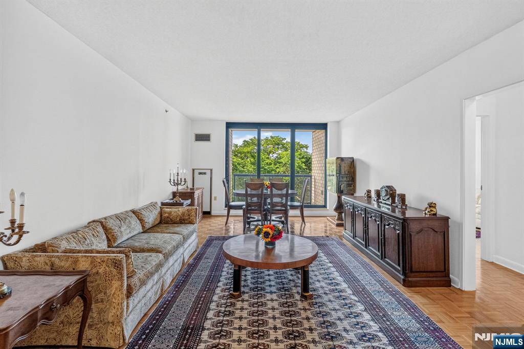 900 Palisade Avenue 3D Property Photo 1