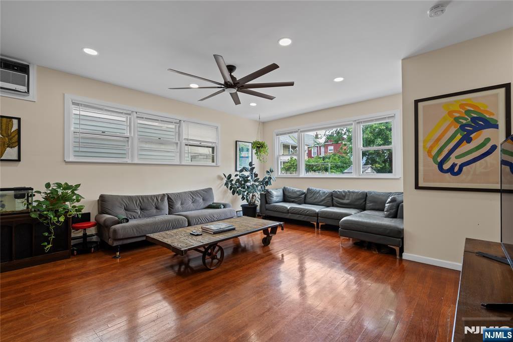 323 John Street Property Photo 3