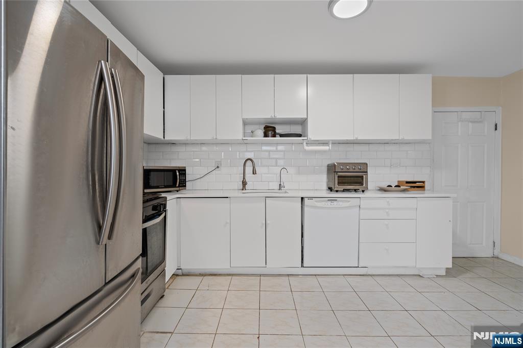 323 John Street Property Photo 6