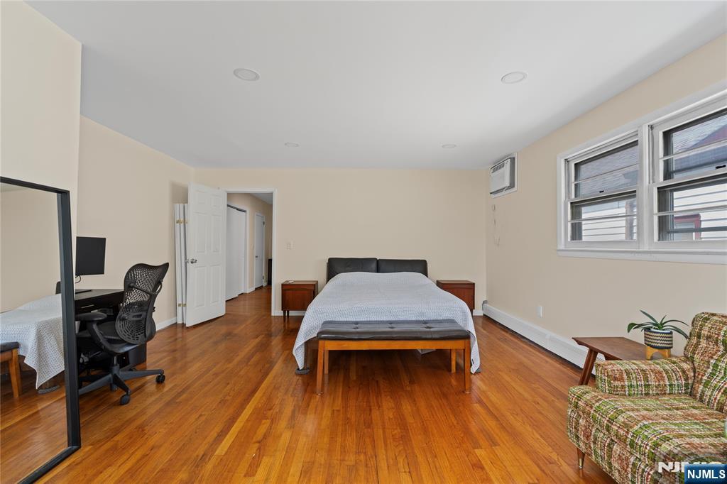 323 John Street Property Photo 8
