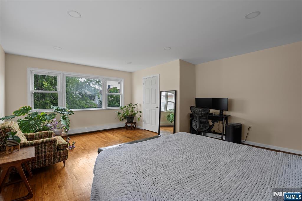 323 John Street Property Photo 9