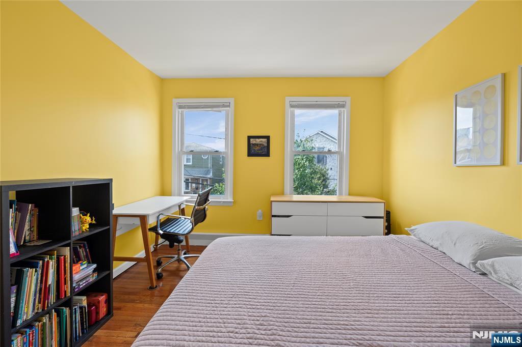 323 John Street Property Photo 12