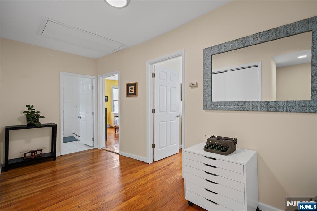 323 John Street Property Photo 14