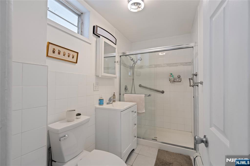 323 John Street Property Photo 18
