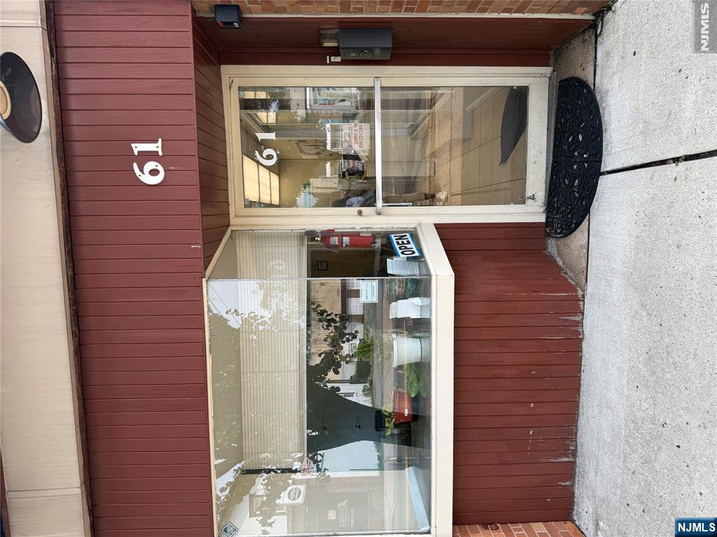 61 N Washington Avenue Property Photo 1
