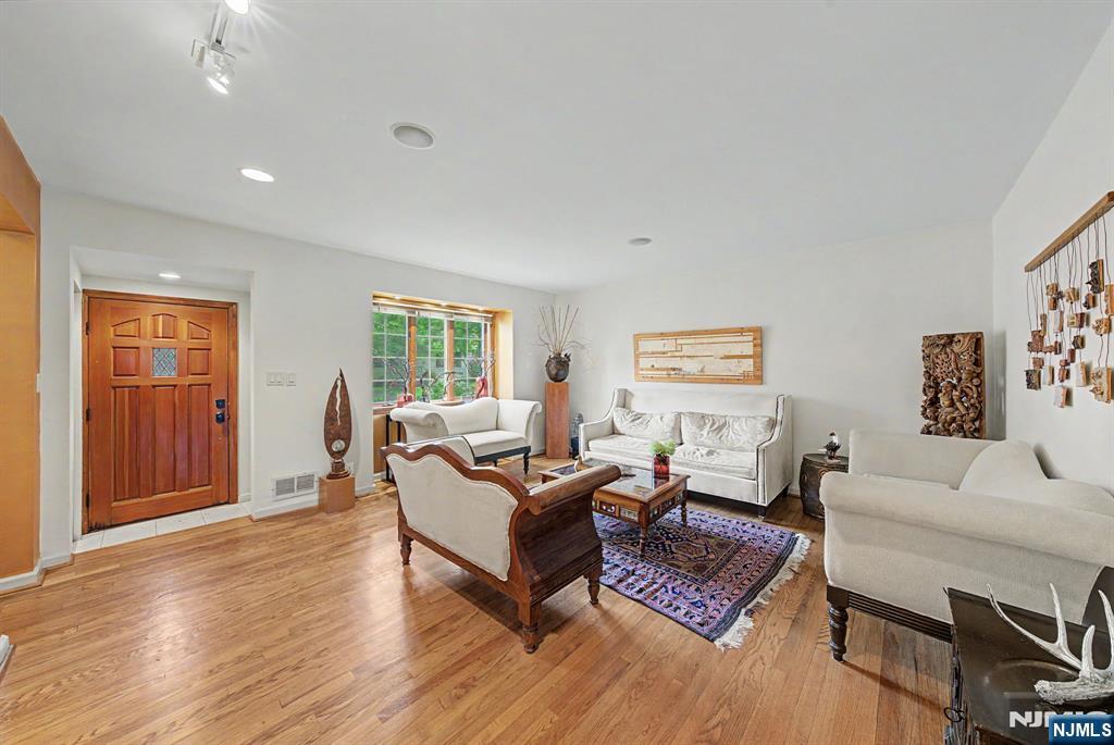 26 Cedar Street Property Photo 5