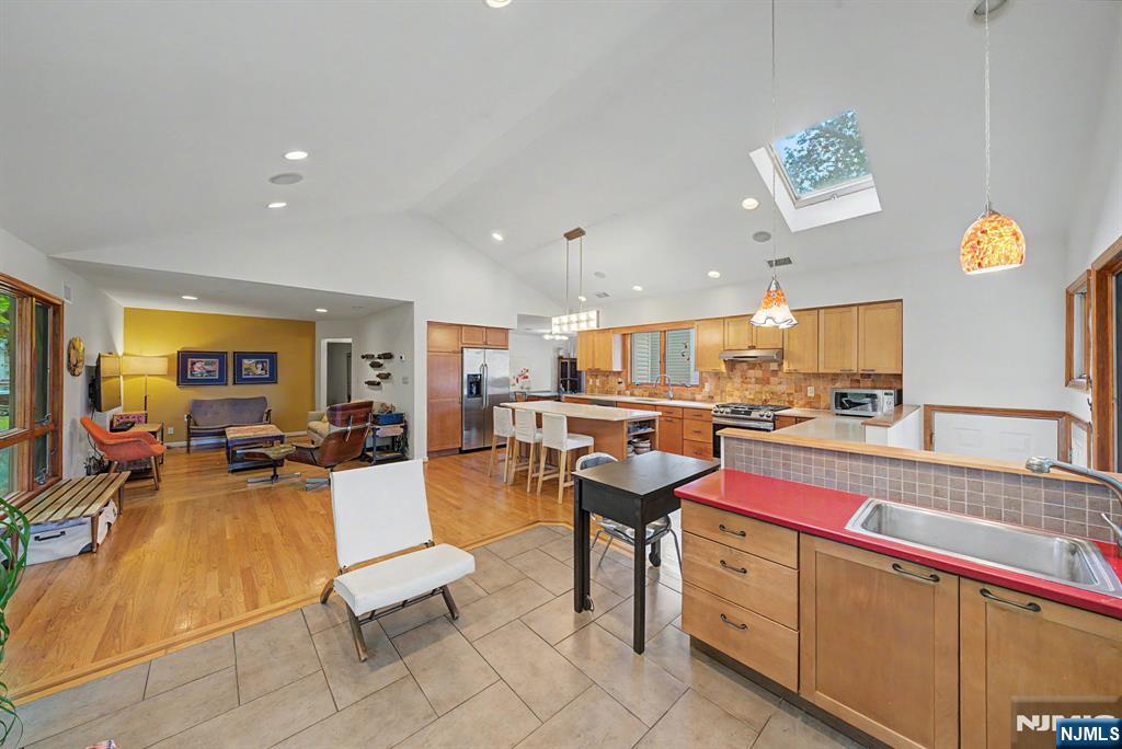 26 Cedar Street Property Photo 25