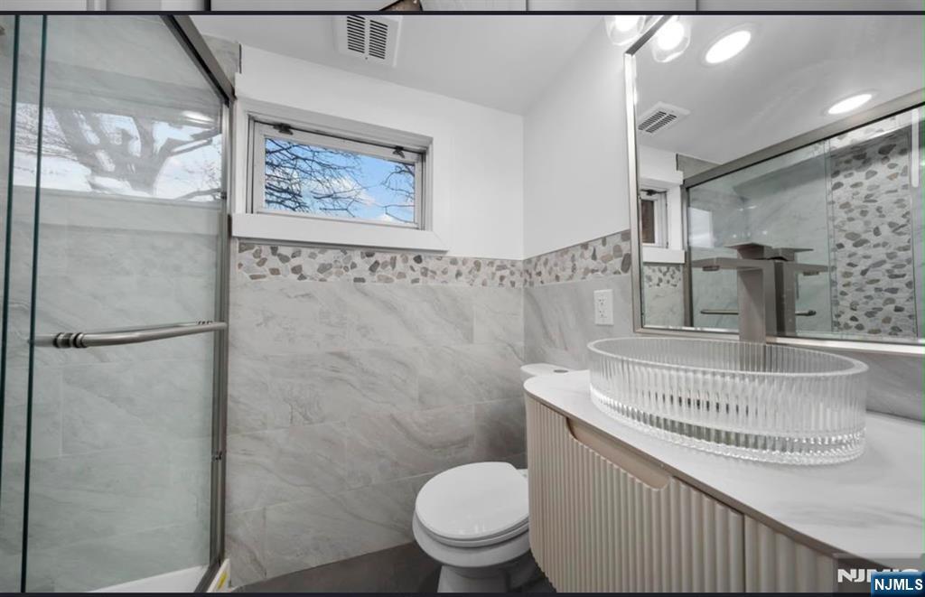 1111 53rd Street B Property Photo 2