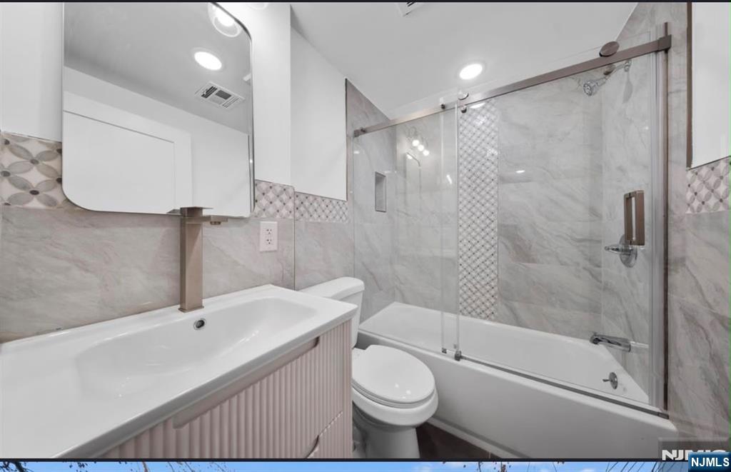 1111 53rd Street B Property Photo 3