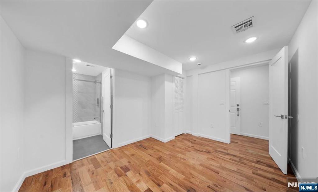1111 53rd Street B Property Photo 4