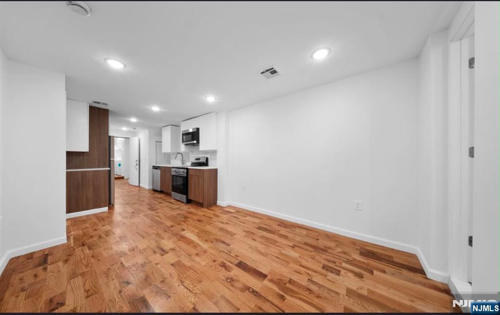1111 53rd Street B Property Photo 7