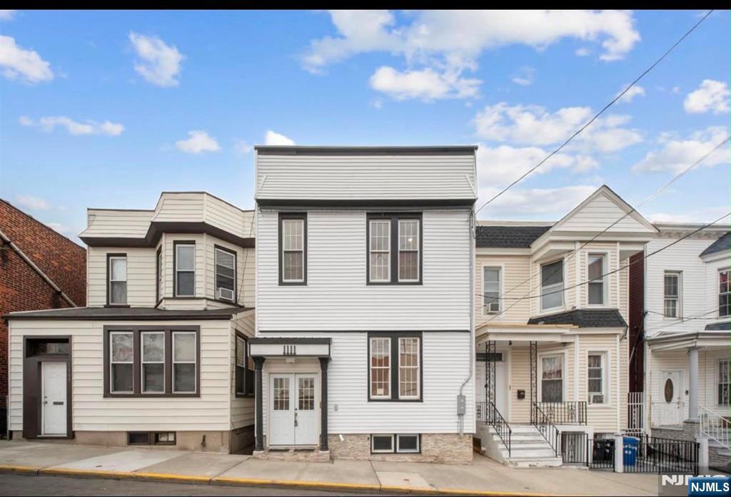 1111 53rd Street B Property Photo 9