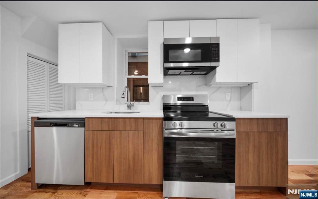 1111 53rd Street B Property Photo 10