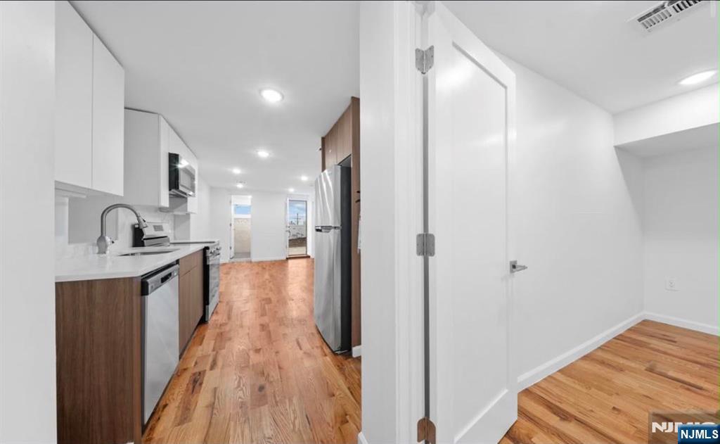 1111 53rd Street B Property Photo 11