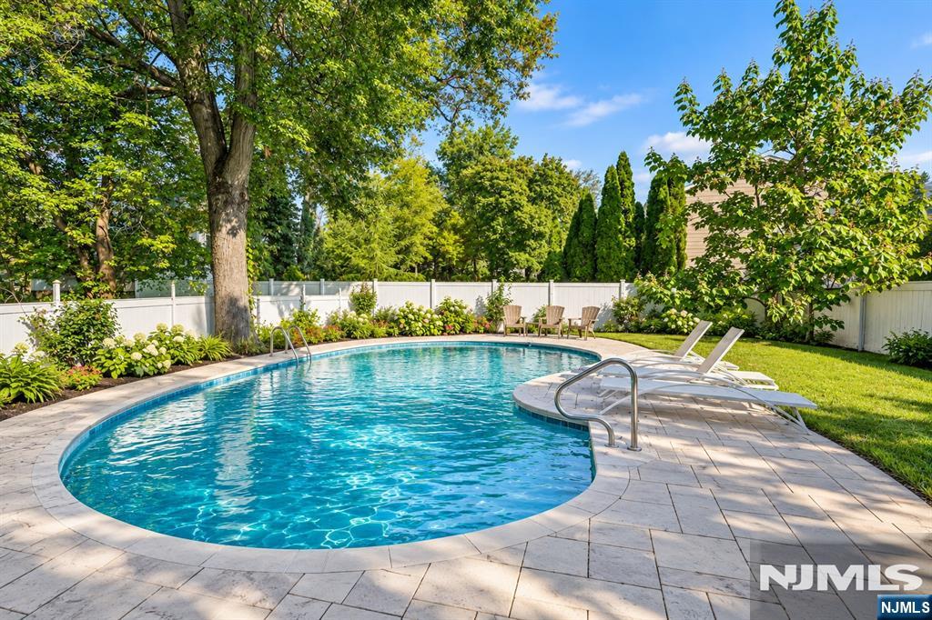 1 Raleigh Lane Property Photo 23