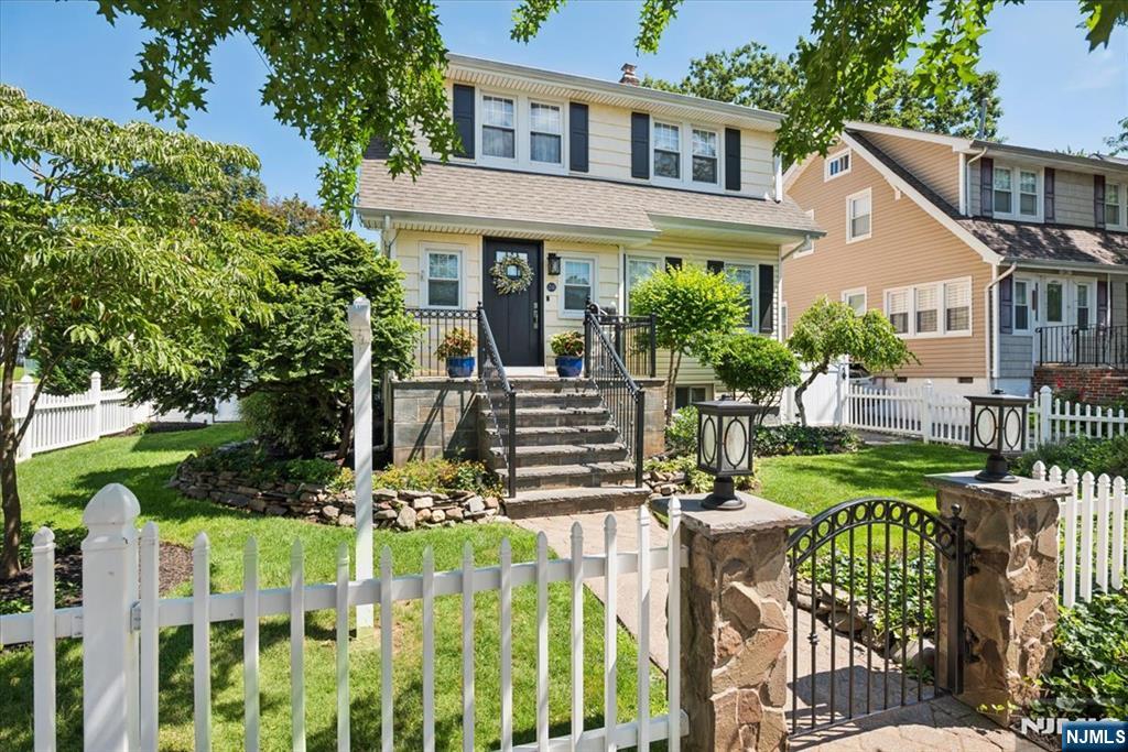 211 Walnut Avenue Property Photo 2