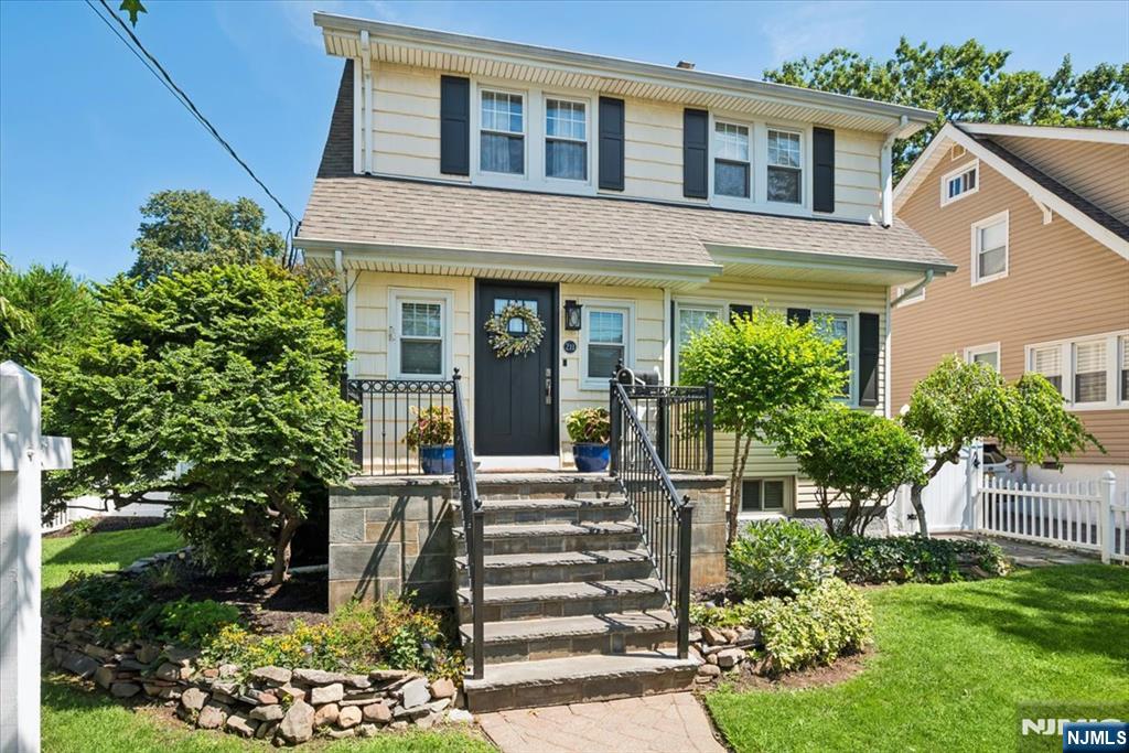 211 Walnut Avenue Property Photo 4