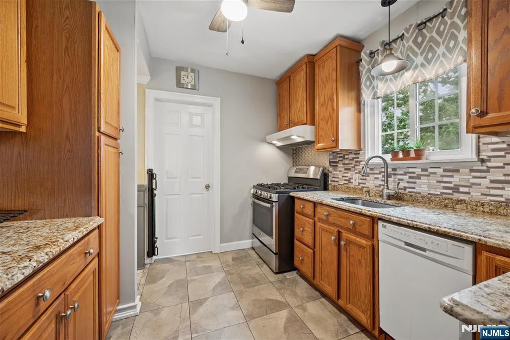 211 Walnut Avenue Property Photo 14
