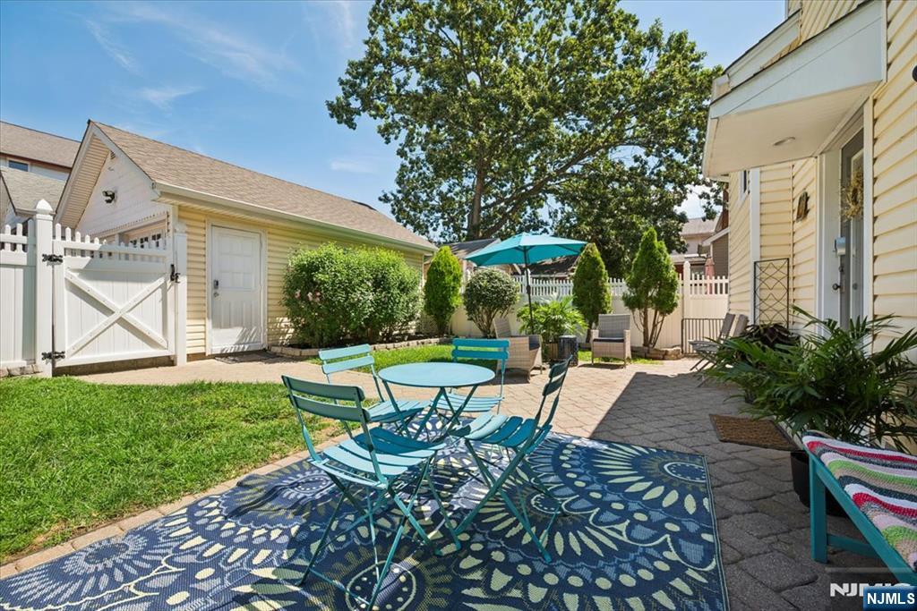 211 Walnut Avenue Property Photo 28