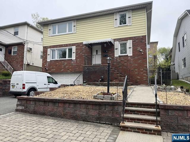 544 6th Street 2nd Floor Property Photo 1