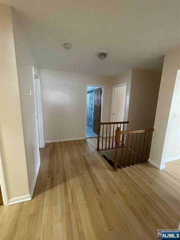 544 6th Street 2nd Floor Property Photo 5