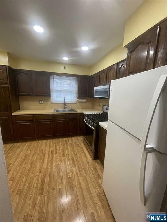 544 6th Street 2nd Floor Property Photo 7