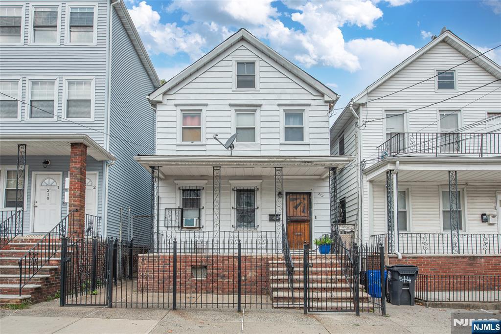 212 Garside Street Property Photo 1