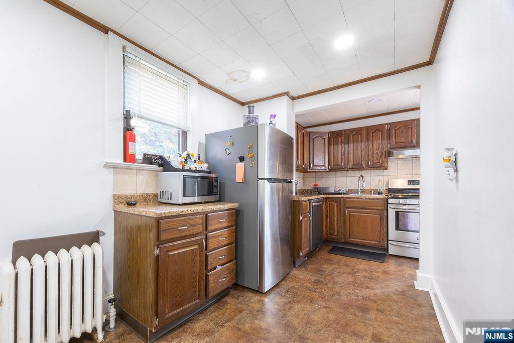 420 Dewitt Avenue Property Photo 4