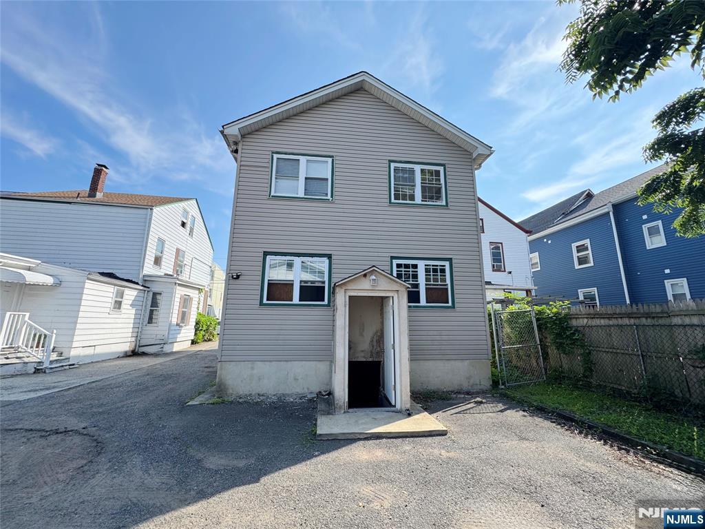 25 Ryerson Avenue Property Photo 2