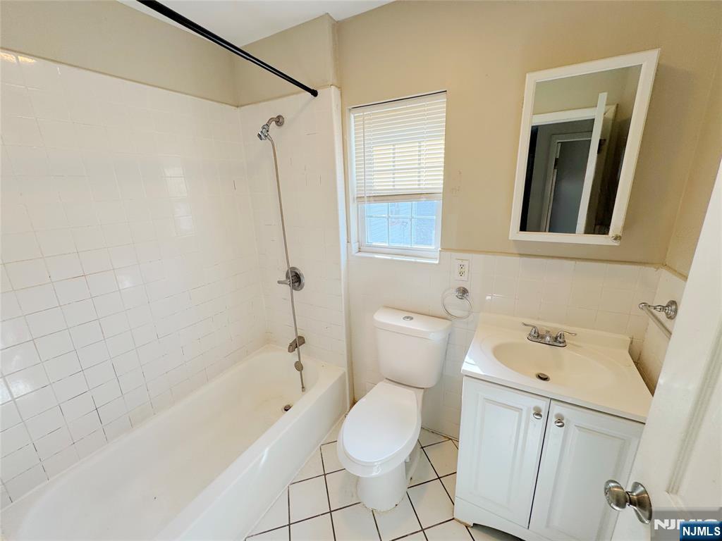 25 Ryerson Avenue Property Photo 13