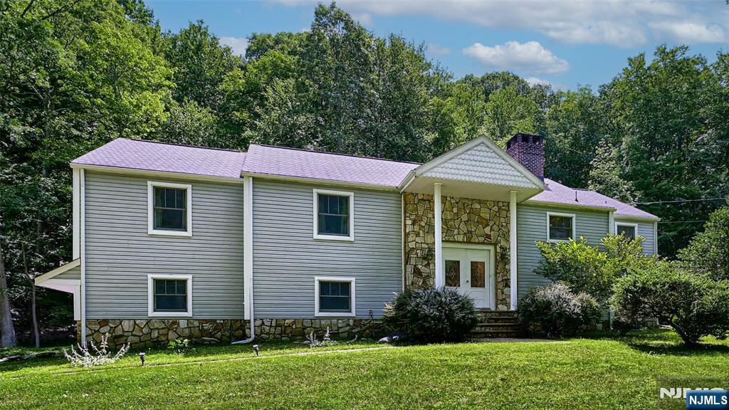 460 Laurel Lane Property Photo 2