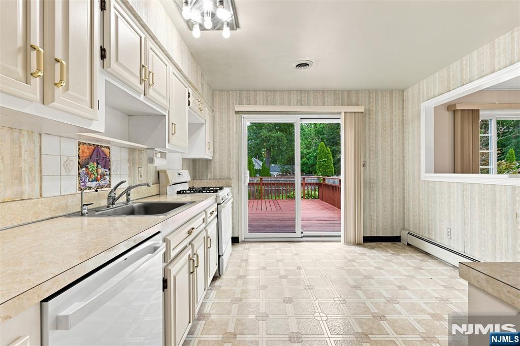 17 Lunn Avenue Property Photo 12