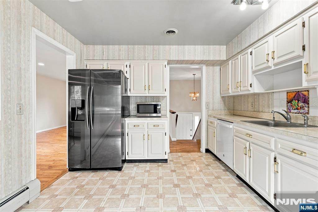 17 Lunn Avenue Property Photo 15