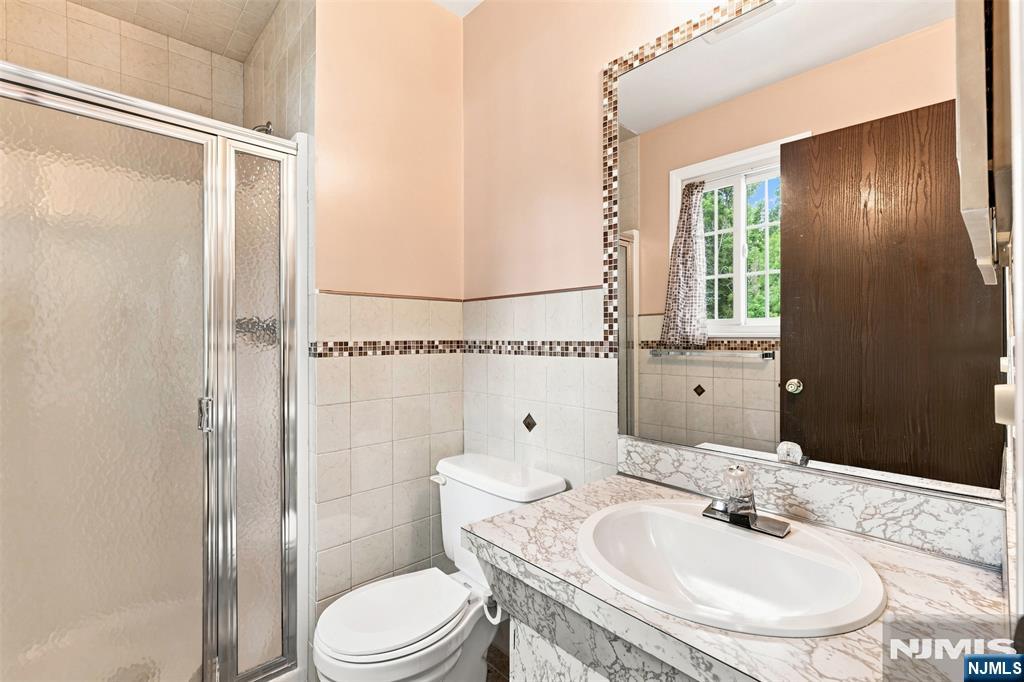 17 Lunn Avenue Property Photo 28