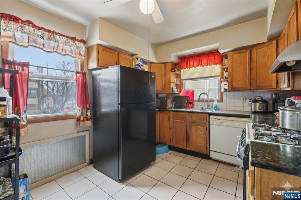 211 Newark Avenue Property Photo 24
