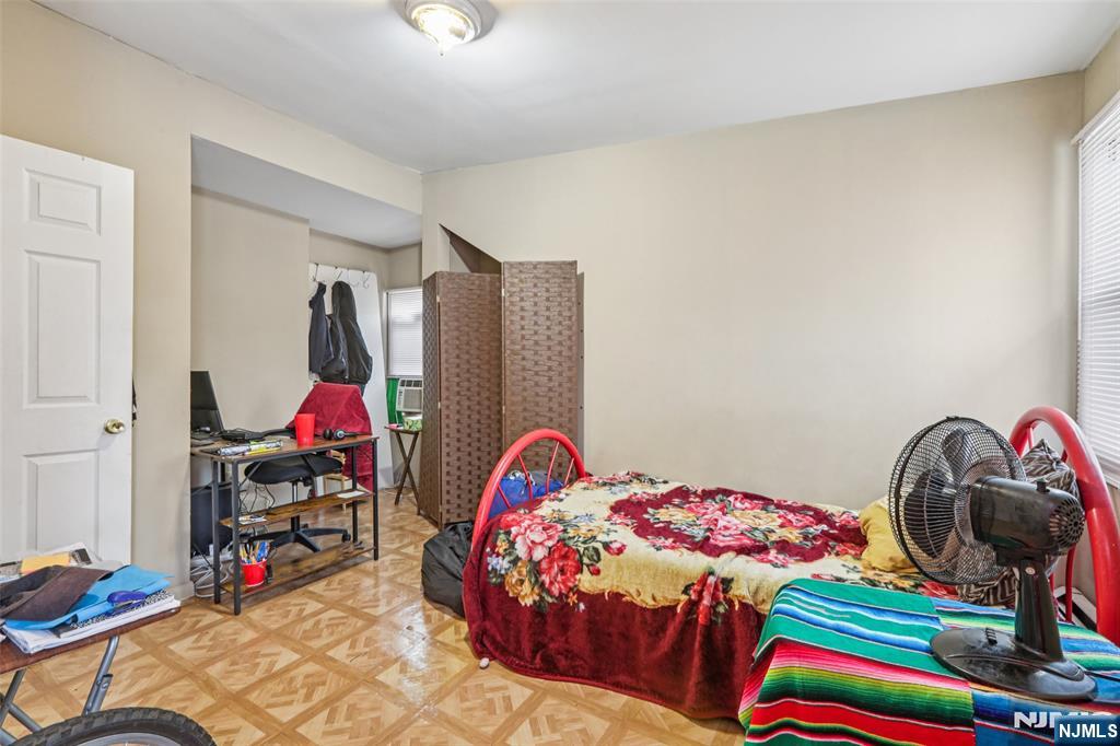 211 Newark Avenue Property Photo 28