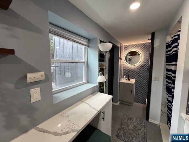 62 3rd Place Property Photo 25