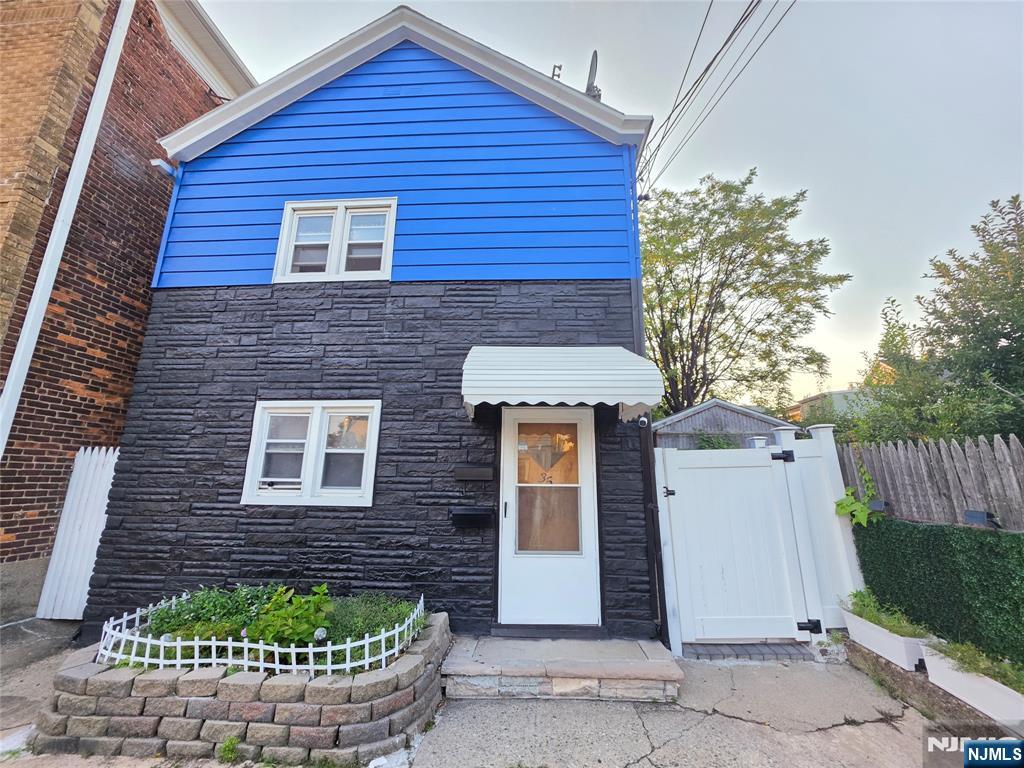 35 Gaston Avenue 2 Property Photo 1