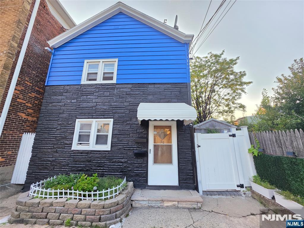 35 Gaston Avenue 2 Property Photo 1