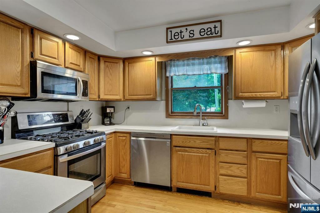 416 Lakeview Avenue Property Photo 6