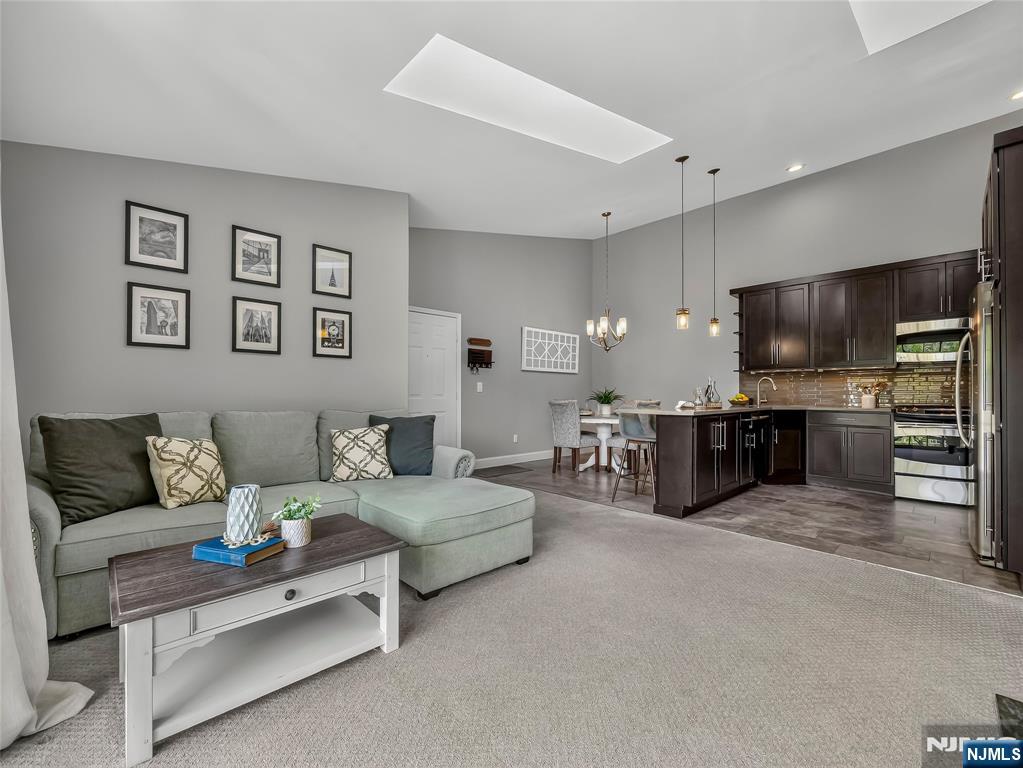 453 Poets Way Property Photo 8