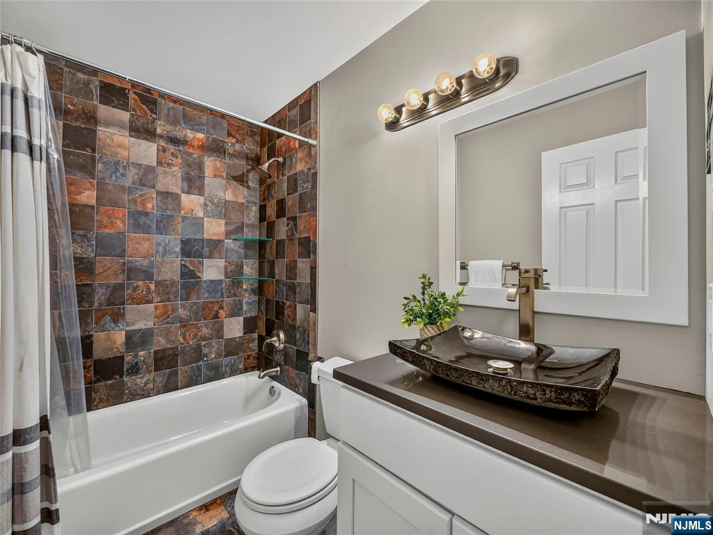453 Poets Way Property Photo 27