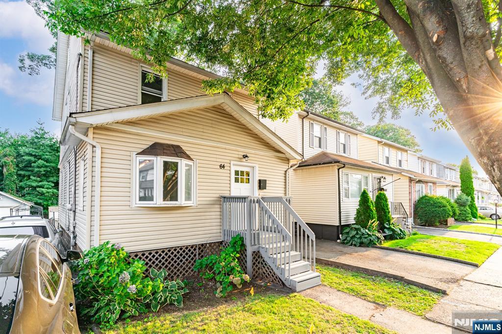 64 E Almira Street Property Photo 1