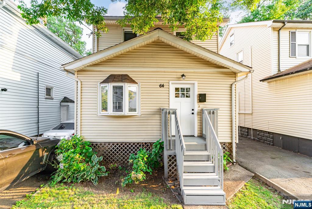 64 E Almira Street Property Photo 2