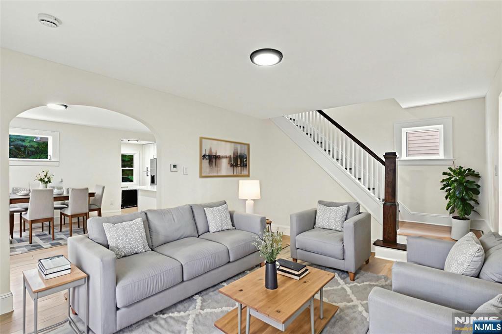 64 E Almira Street Property Photo 4